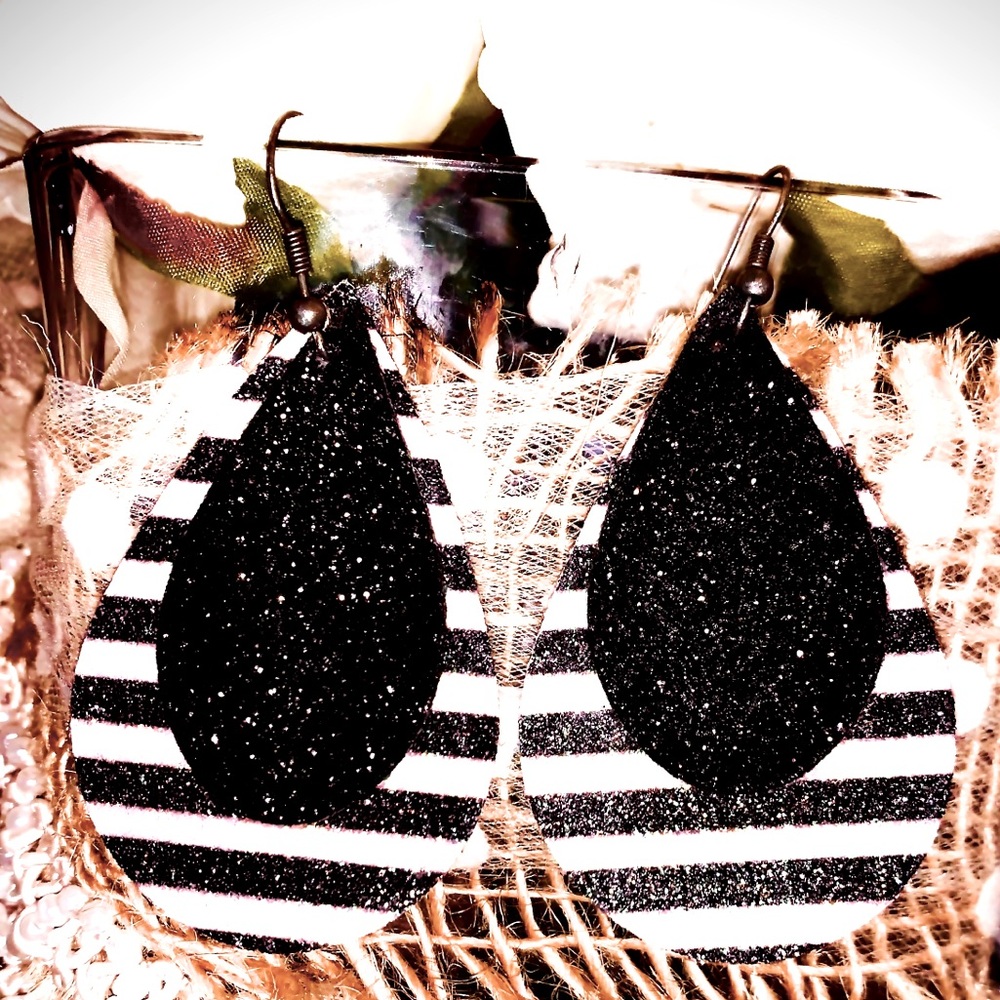 Handcrafted leather/faux leather tear earrings.